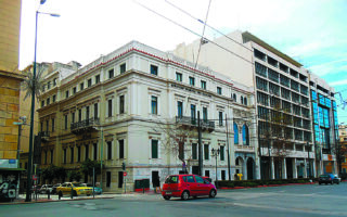 Bid for €800 million worth of Piraeus Bank properties