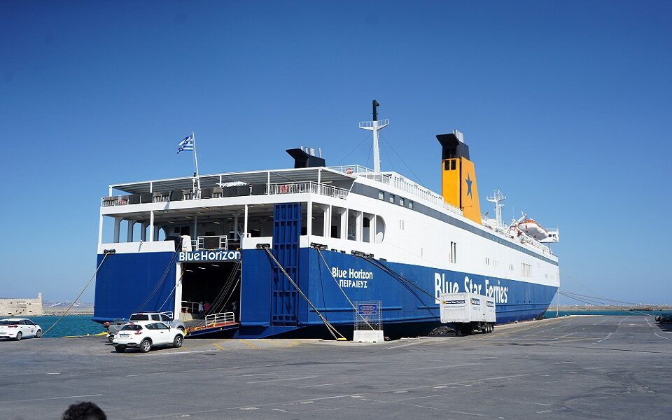 Cretan ferry arrives in Piraeus with 6-hour delay