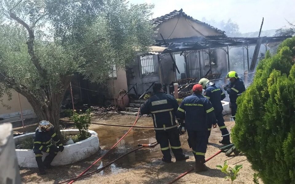 Fire Service finds body of a dead woman in burning house