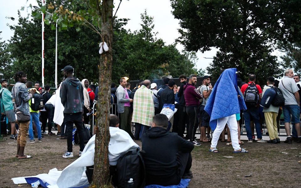 Dutch refugee council sues state over inhumane’ asylum centers