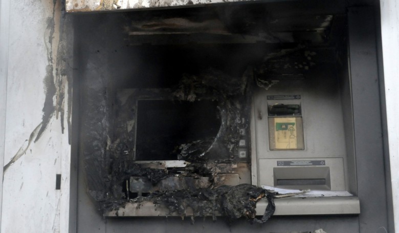 Thieves torch ATM, make off with thousands of euros