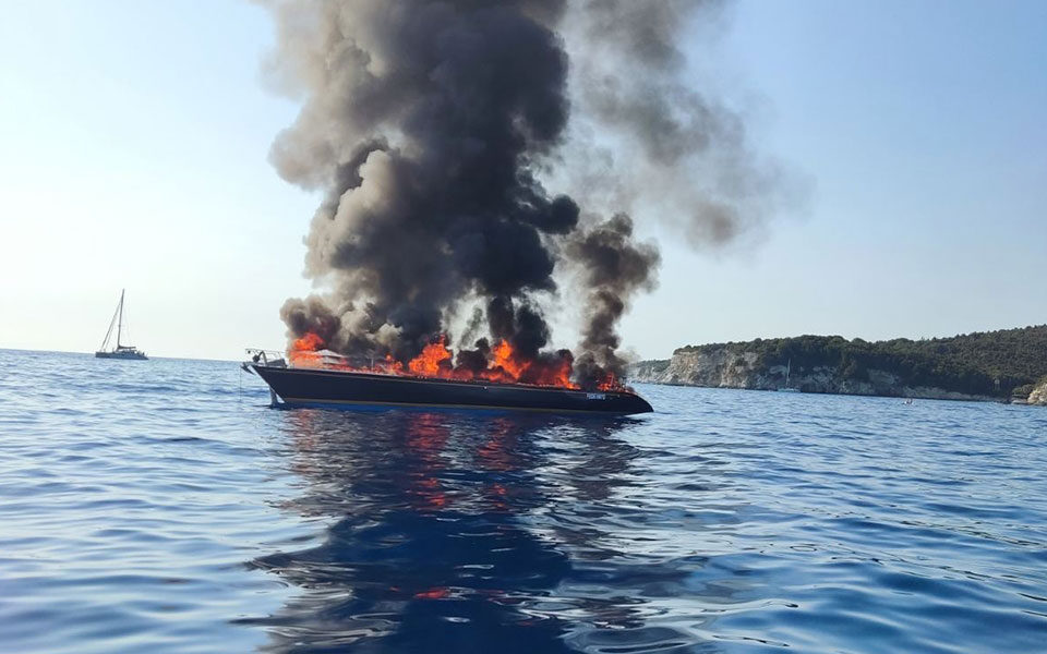Italians tourists rescued from burning sailboat