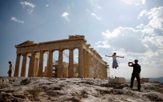 Greece says tourism rebound will help ease cost of energy crisis