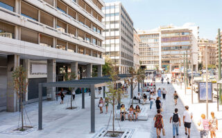 Pedestrians get first look at renovated Syntagma Square