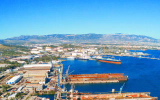 Μητσοτάκης επισκέπτεται τα ναυπηγεία της Ελευσίνας |  eKathimerini.com