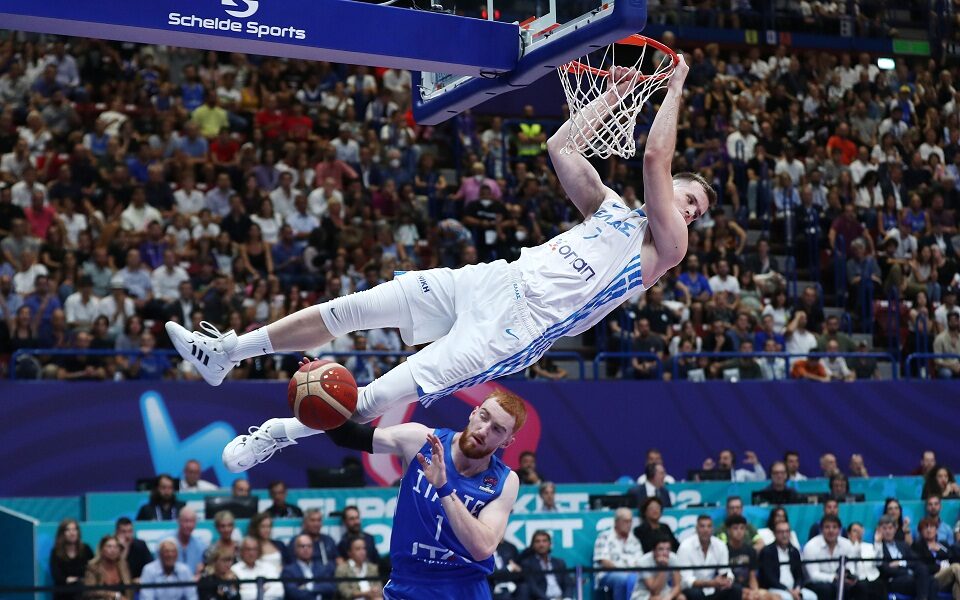 Greece grows stronger, beats hosts Italy in Eurobasket