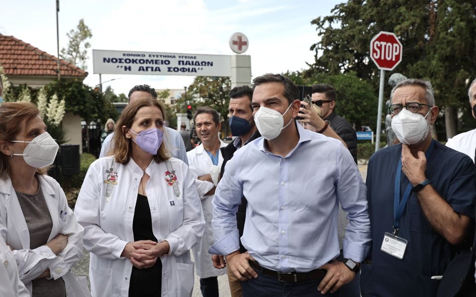 Tsipras criticizes anesthesiologist shortage at children’s hospital