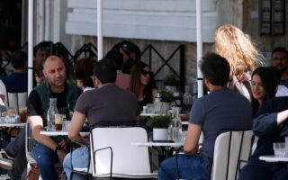 Greeks cut down on coffee shop spending