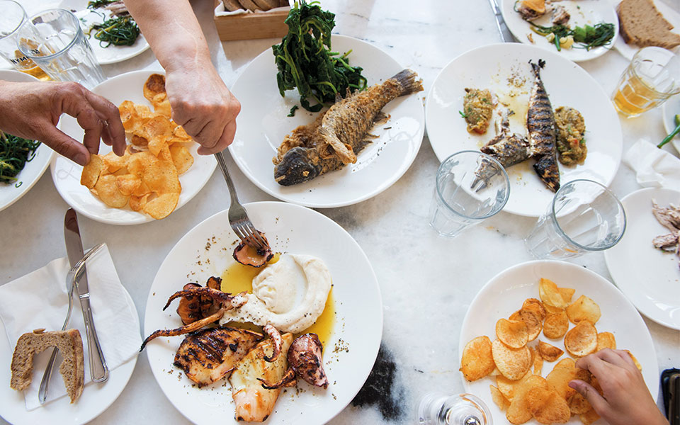 the-best-places-to-enjoy-seafood-in-athens5