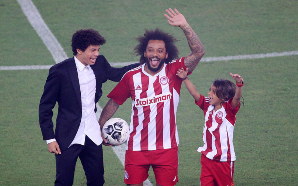 Brazilian star Marcelo welcomed by 20,000 Olympiakos fans