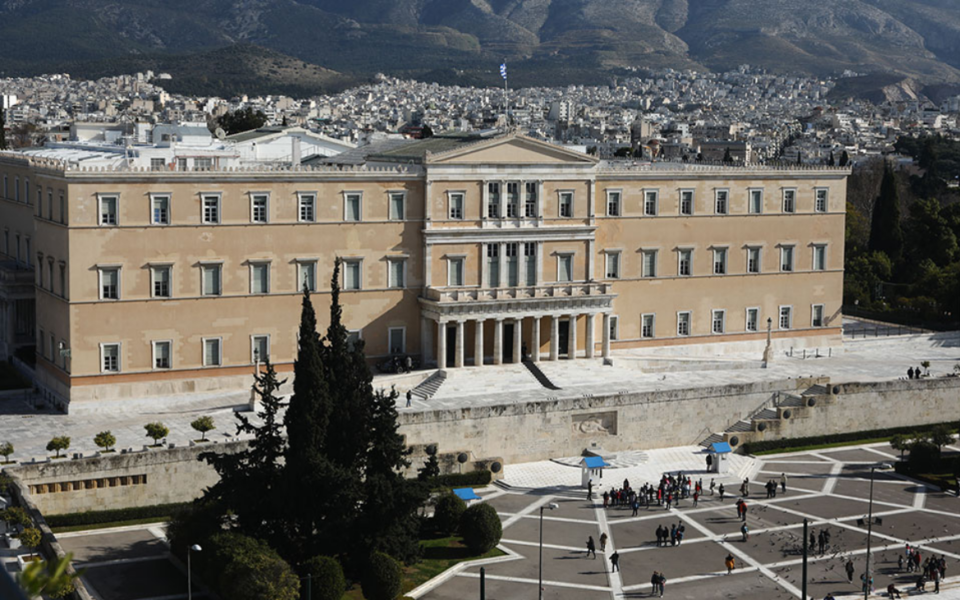 Poll: Most Greek voters deeply distrust all institutions