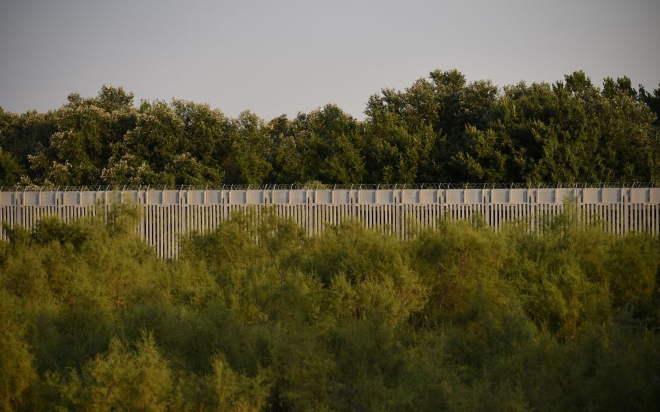 Gov’t reiterates plans to extend border fence with Turkey