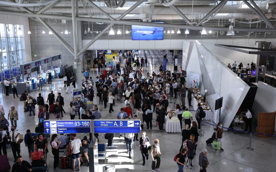 Passenger traffic in Athens airport set record in 2023