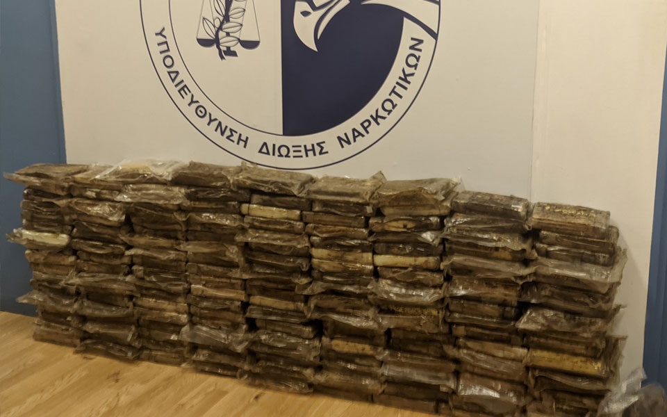 More than 6 million euros’ worth of cocaine seized at Piraeus