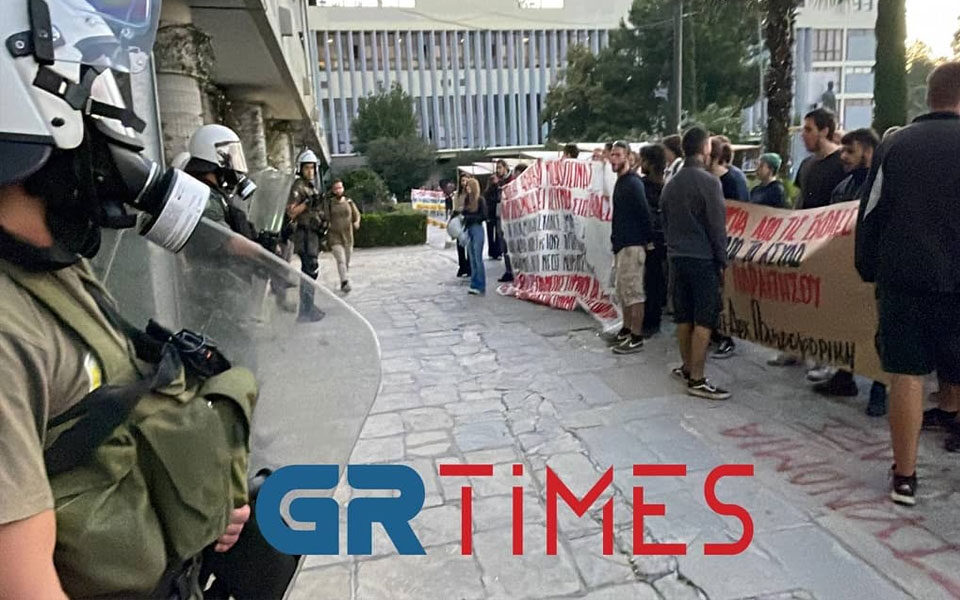 Students protest against campus police in Thessaloniki