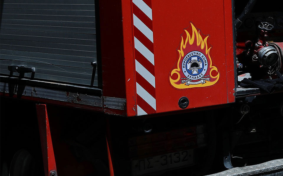 One injured in fire at gas cylinder stockists in central Athens