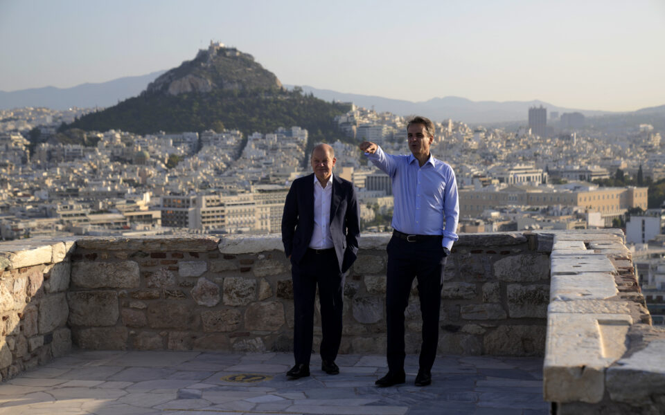 Scholz kicks off Athens visit with Acropolis tour
