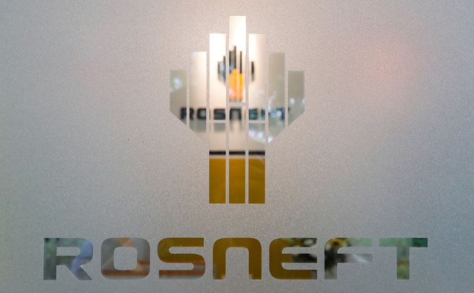 Rosneft moves into tanker chartering as EU ban looms