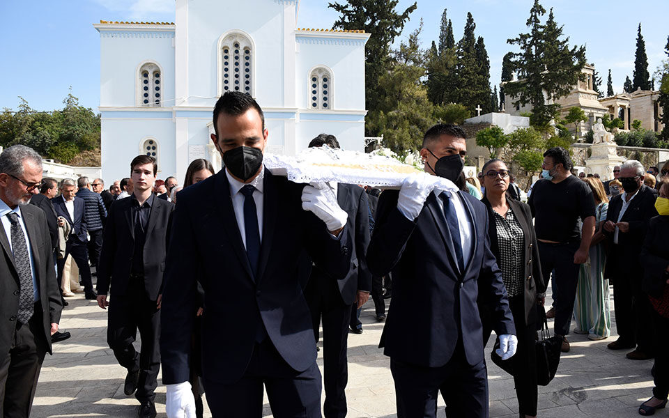 Memorial service for Fofi Gennimata held in Athens First Cemetery