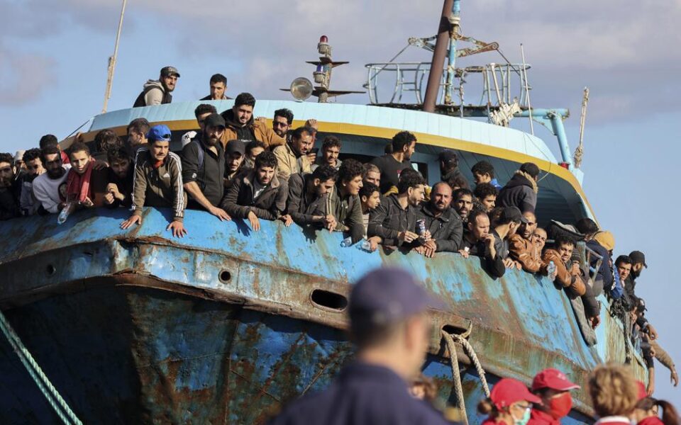 Crete: 7 Egyptians held, suspected of crewing migrant boat