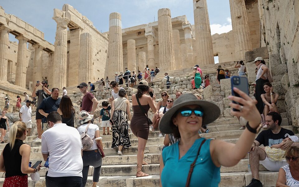 Momentum building for another bumper season for Greek tourism