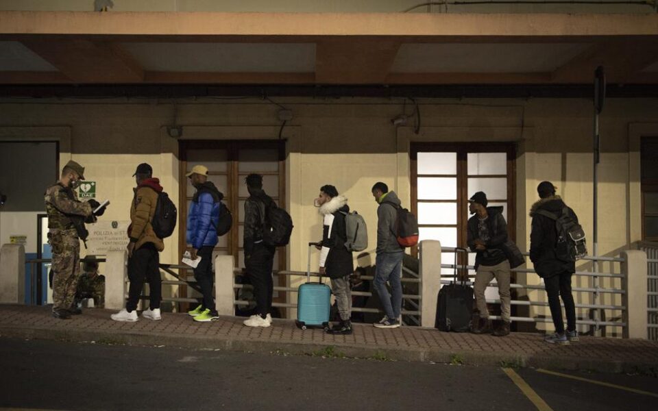 EU border agency says illegal migration entries spiking