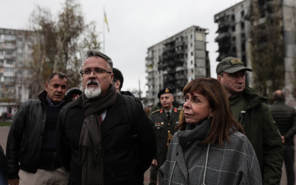 Sakellaropoulou visits cities near Kyiv, sees inflicted damage