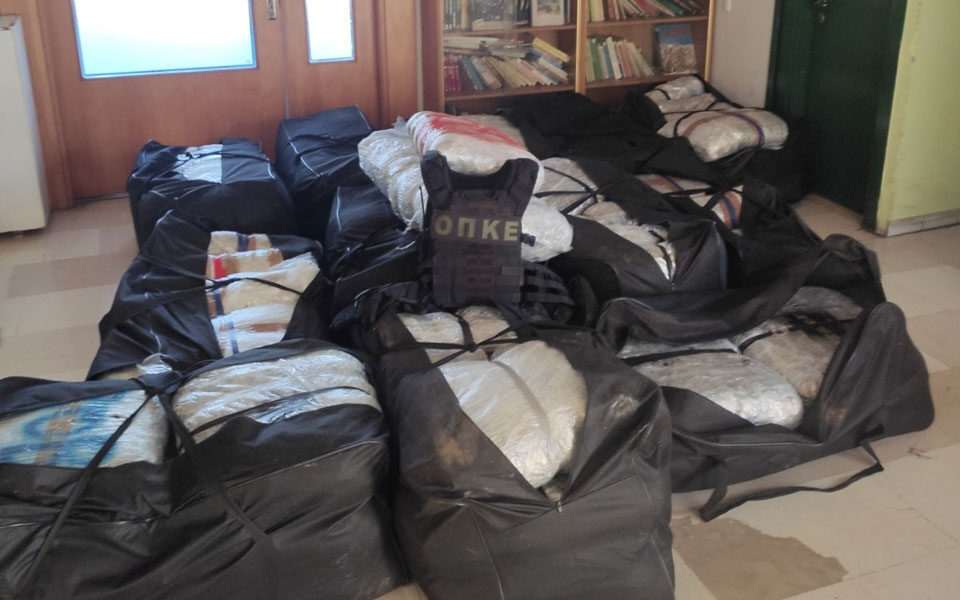 Two arrested in large drug haul near Ioannina
