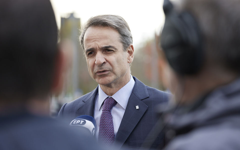 Mitsotakis reacts to death of former king Constantine