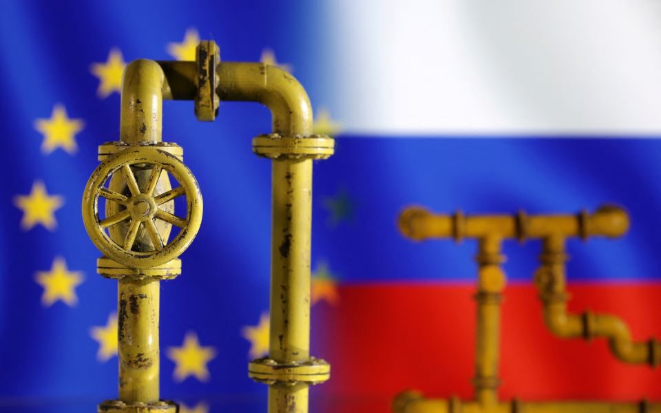 EU reaches deal for $60-per-barrel price cap on Russian oil