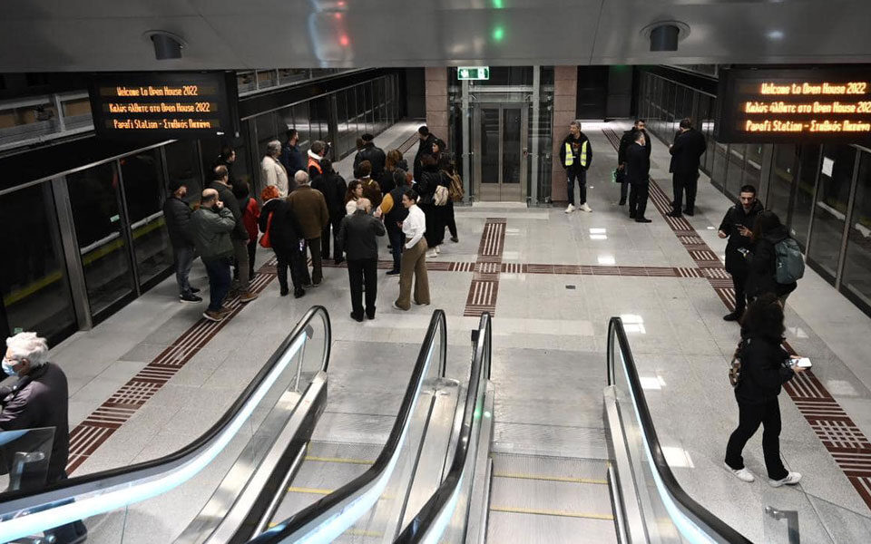 Thessaloniki metro station opens to visitors | eKathimerini.com
