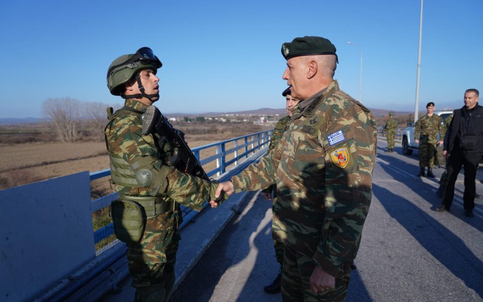 Armed forces chief visits Evros
