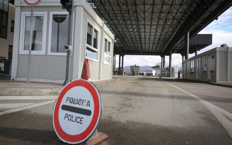 US, EU, NATO urge restraint as Serbia-Kosovo border crossings close