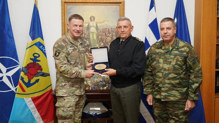 US Army chief of staff visits Athens, meets HNDSG Chief Floros