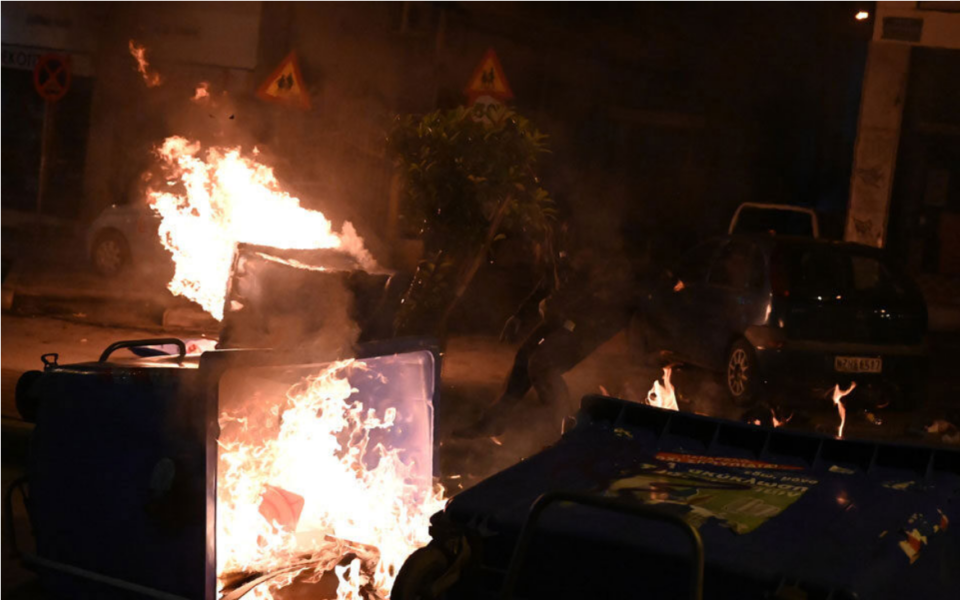Roma fire at police in western Attica