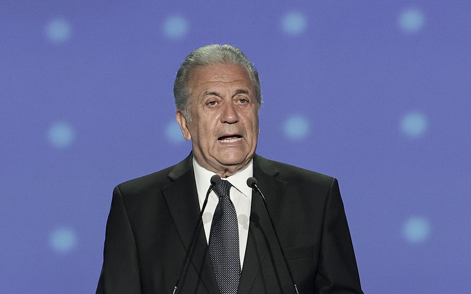 Avramopoulos announces resignation from NGO founded by detained former MEP Panzeri