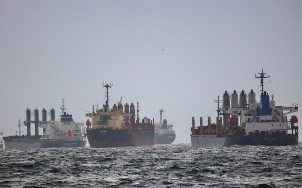 Oil tankers waiting to pass through Istanbul strait fall to 13