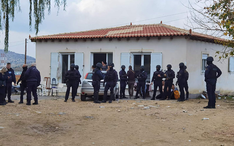 Police conduct more raids at Roma settlements