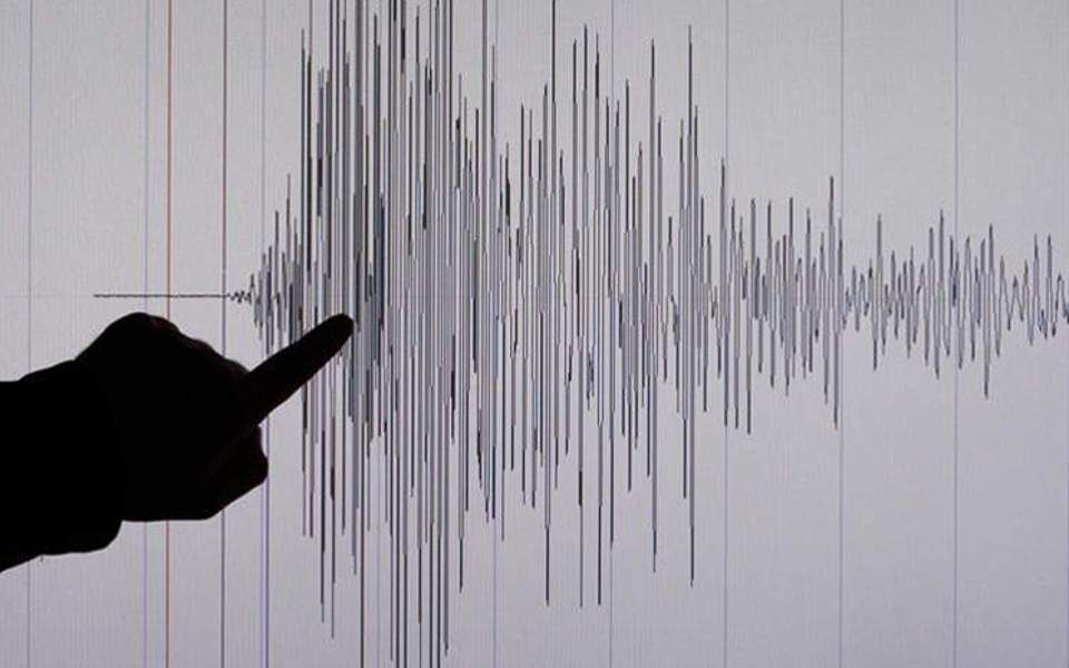 Quake rattles central Greece town