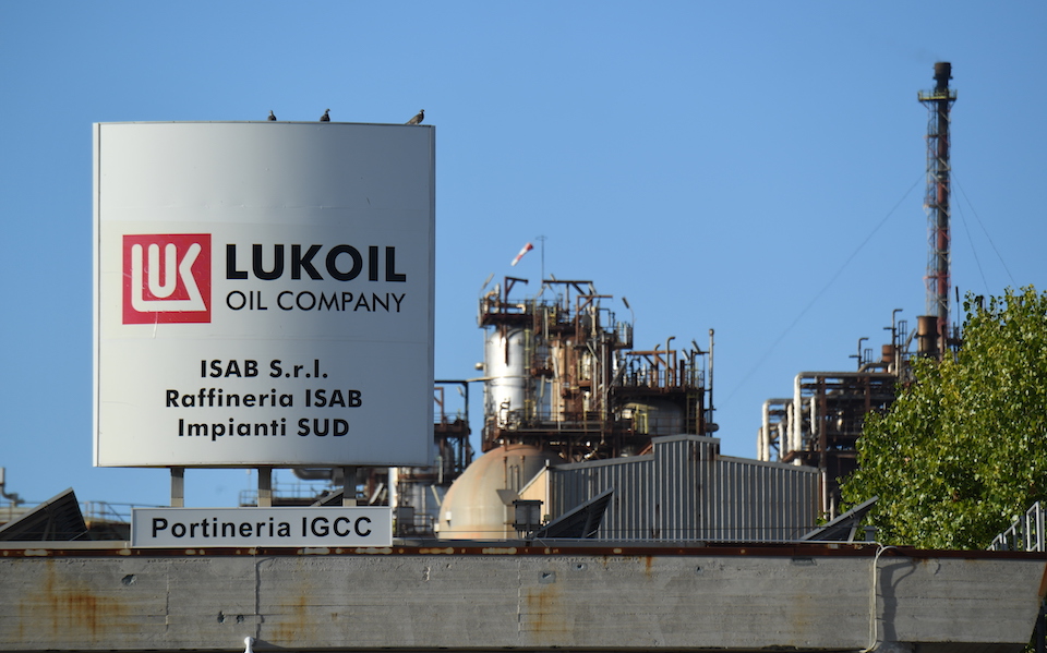 Cypriot fund keeps Lukoil plant alive