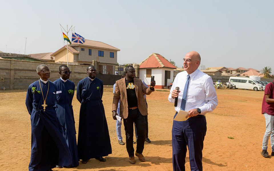 Dendias visits Greek school in Ghana