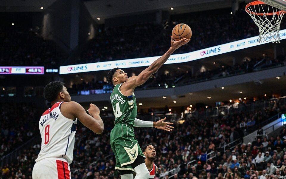 Giannis Antetokounmpo pours in career-high 55