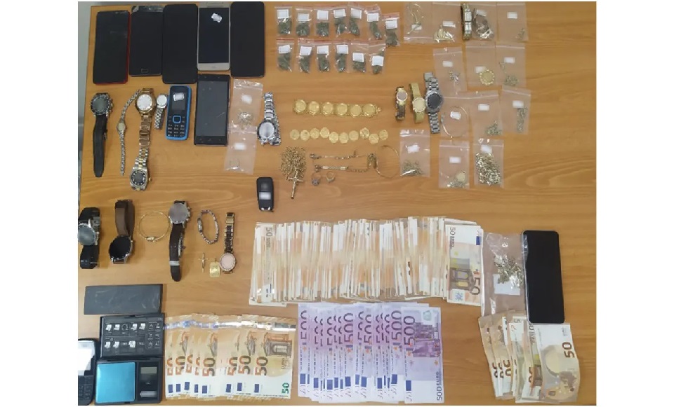 Gang arrested after carrying out at least 72 sneak burglaries