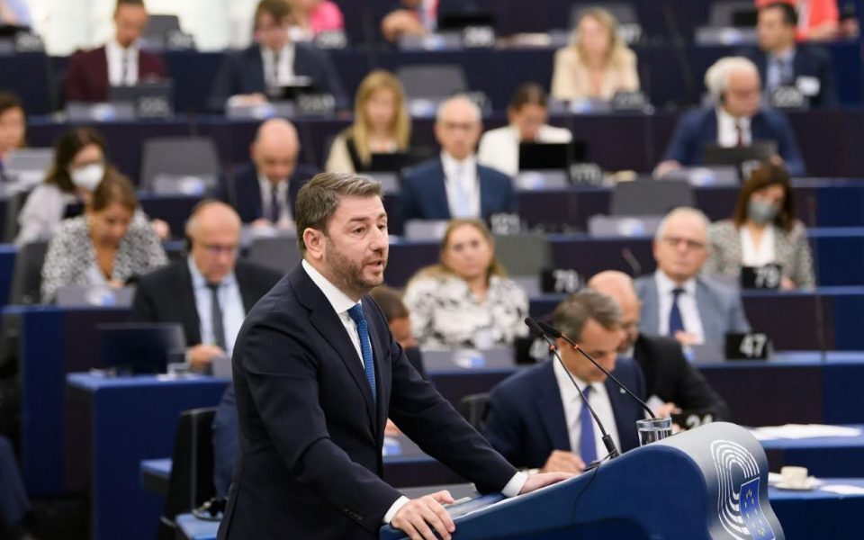 PASOK leader Androulakis to address MEPs on wiretapping, rule of law in Greece