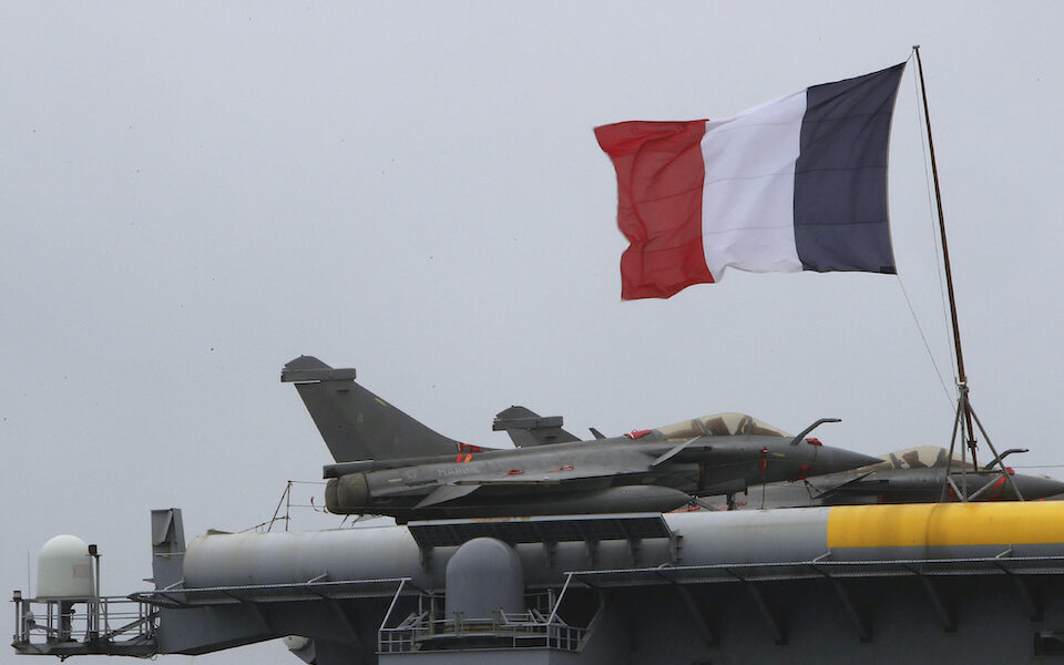 French aircraft carrier arrives in Crete