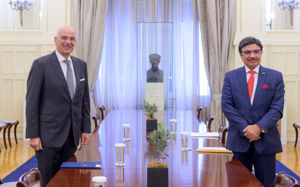 FM meets with the Ambassador of the UAE to Greece