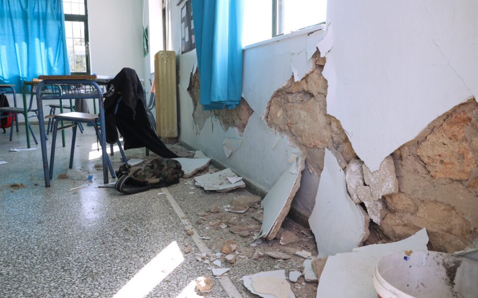Pre-seismic inspections of hospitals, schools