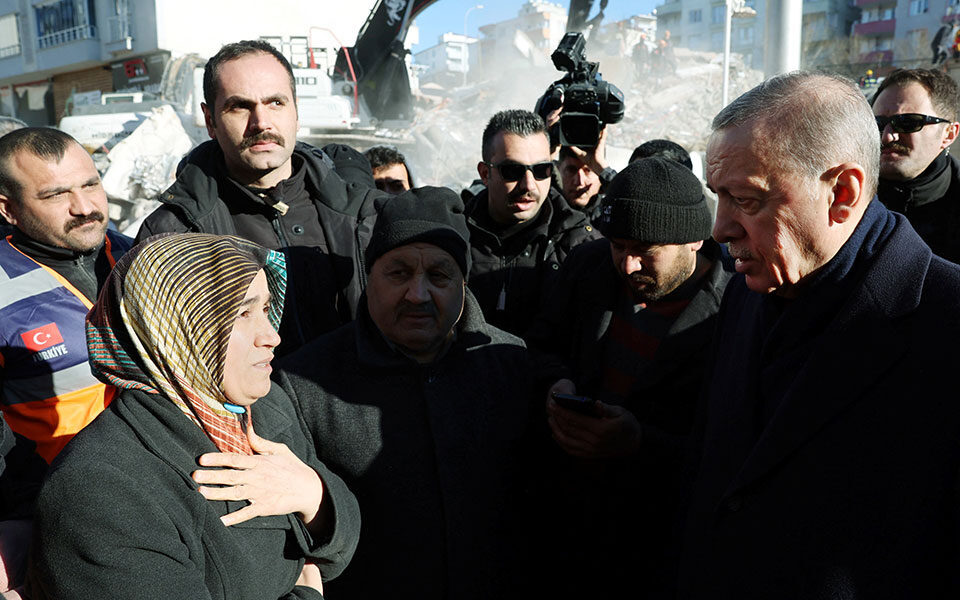 Turkish leader acknowledges problems with earthquake relief effort