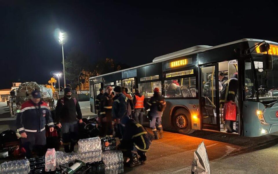 First wave of Greek humanitarian aid reaches Turkey 