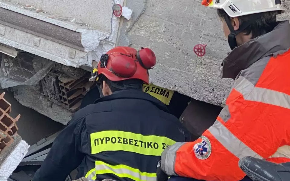 Greek rescuers find girl dead under rubble, pull out younger sister alive